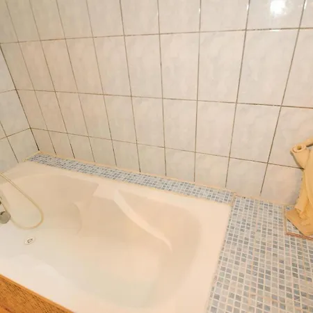Awesome In Holiday home Jonquieres (Vaucluse)